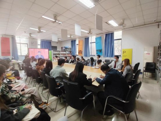 校内外师生观看了开幕会现场直播盛况