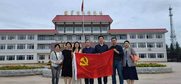 延伸阅读激发师生强烈的爱国思想和爱校