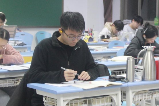 点击蓝字 关注我们